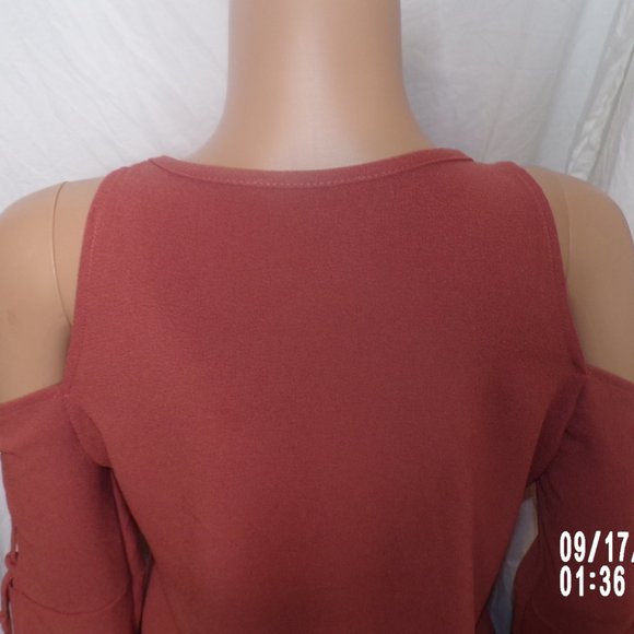 Salmon Color Deep -V Blouse (L) - Picture 11 of 12